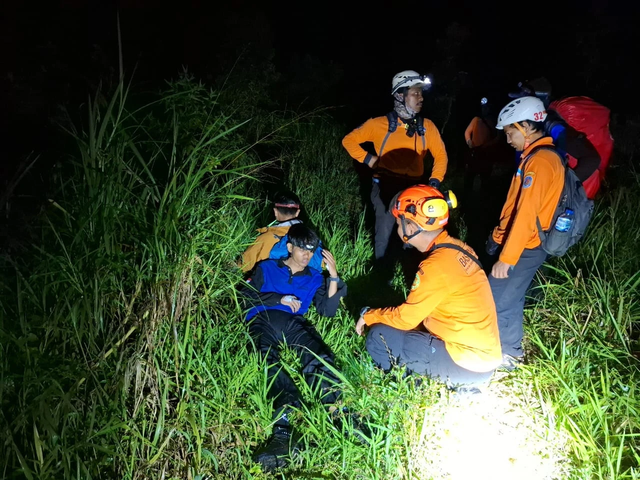 Tim SAR Evakuasi 2 Peserta Pelatihan dari Jalur Labuhan Merapi