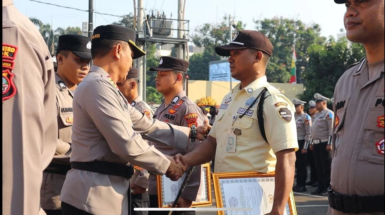 Gagalkan Aksi Pencurian, Dua Warga Depok Terima Penghargaan dari Kapolres