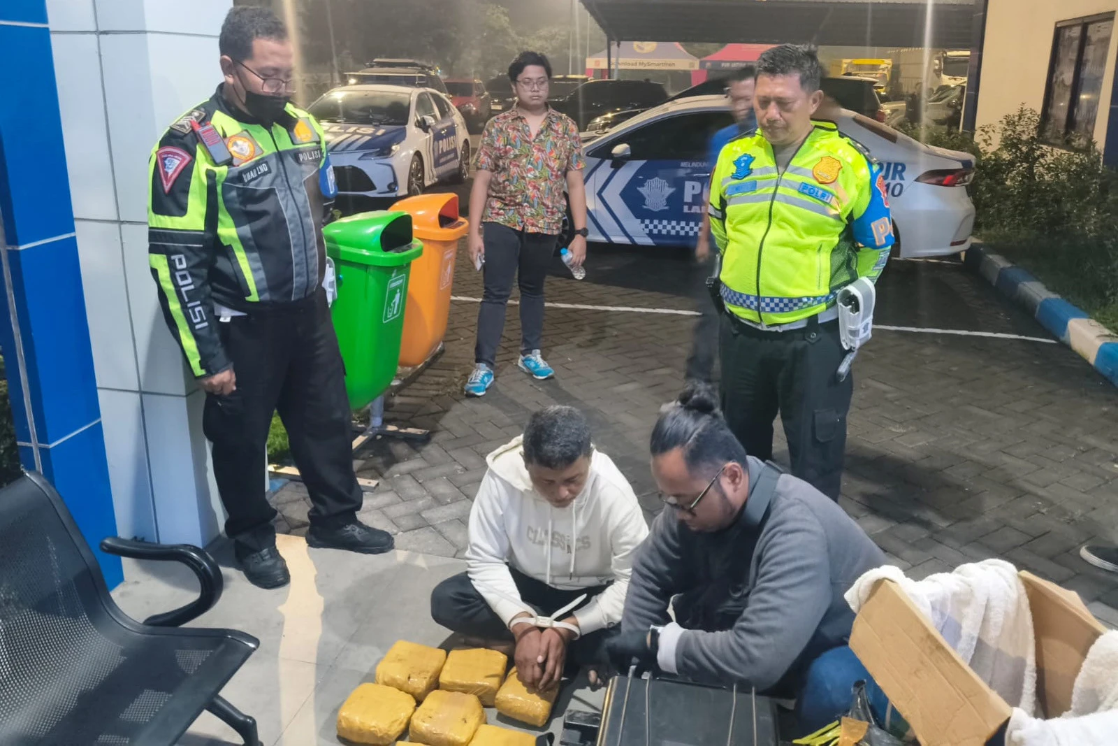 PJR & BNN Jatim Gagalkan Pengiriman 7 Kg Sabu-Sabu dari Malaysia di Tol Waru Gunung