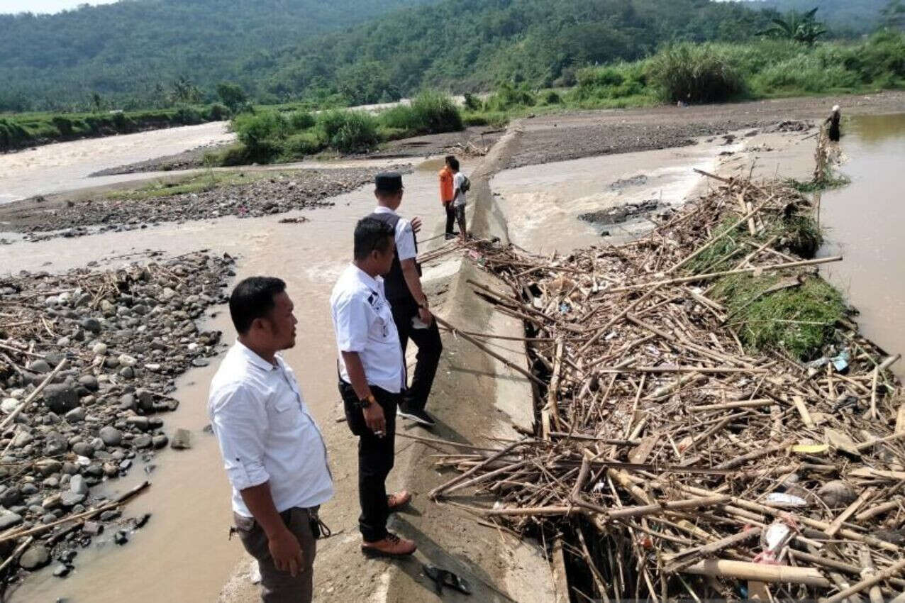 Bendungan Irigasi Mekarasih Jebol, Sawah di Kabupaten Bekasi Terancam Kekeringan