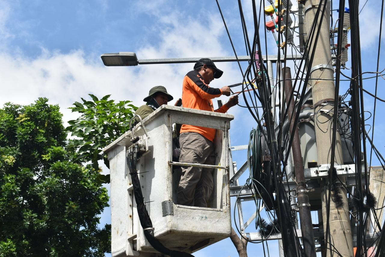 Tak Berizin, Kabel Utilitas Sepanjang 1.300 Meter Ditertibkan Satpol PP Surabaya