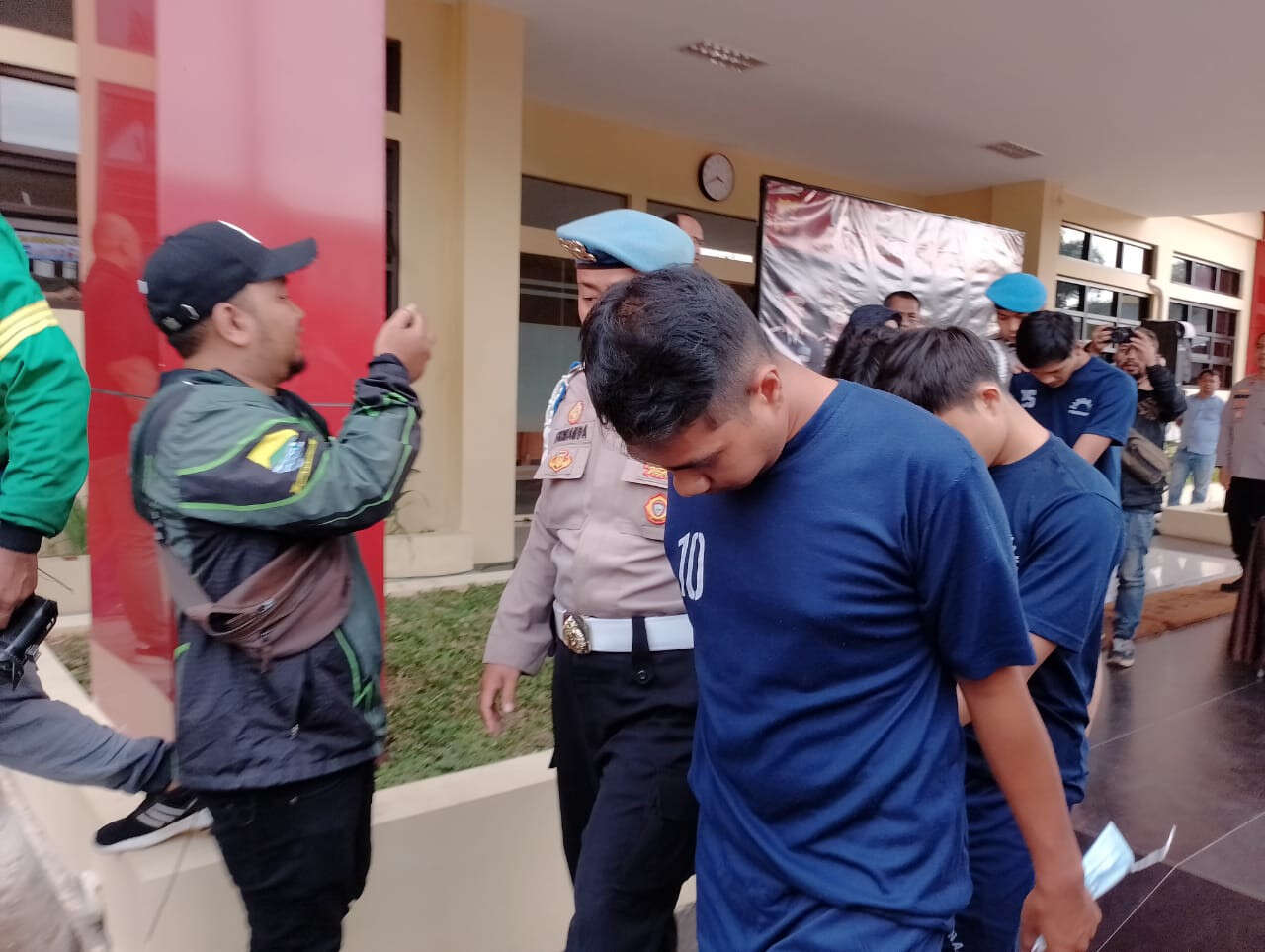 Polisi Tangkap 6 Orang Tersangka Pengeroyokan Steward di SJH Bandung