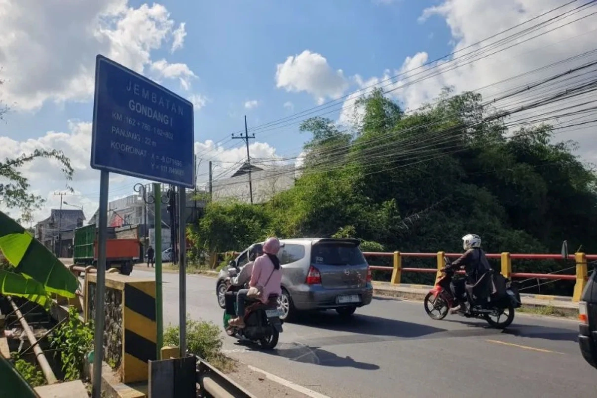 Alat Berat Terlambat Datang, Penutupan Jembatan Gondang Kembali Diundur