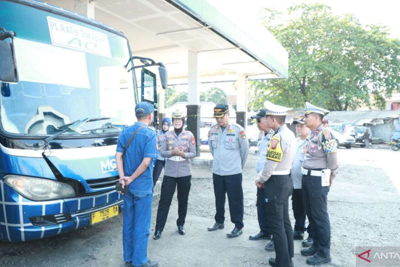 Satlantas Polres Sukabumi Uji Kelayakan Puluhan Angkutan Umum di Terminal Palabuhanratu