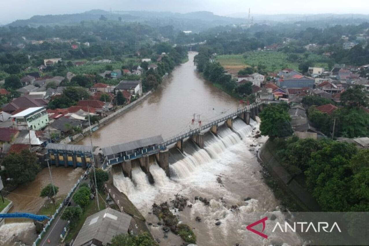 Debit Air Bendungan Katulampa Normal Meski Puncak Bogor Diguyur Hujan Seharian