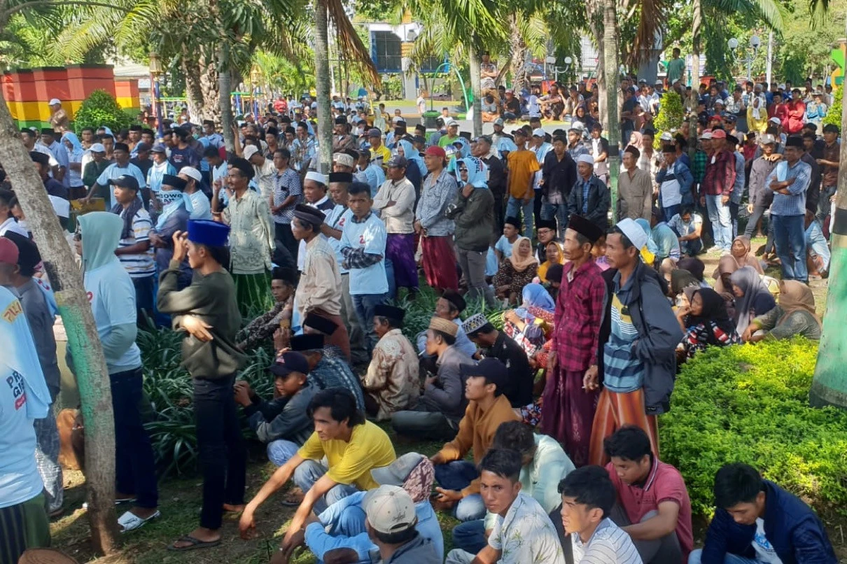 Prabowo-Gibran Dapat 2.000 Amunisi Dukungan dari Warga Sampang
