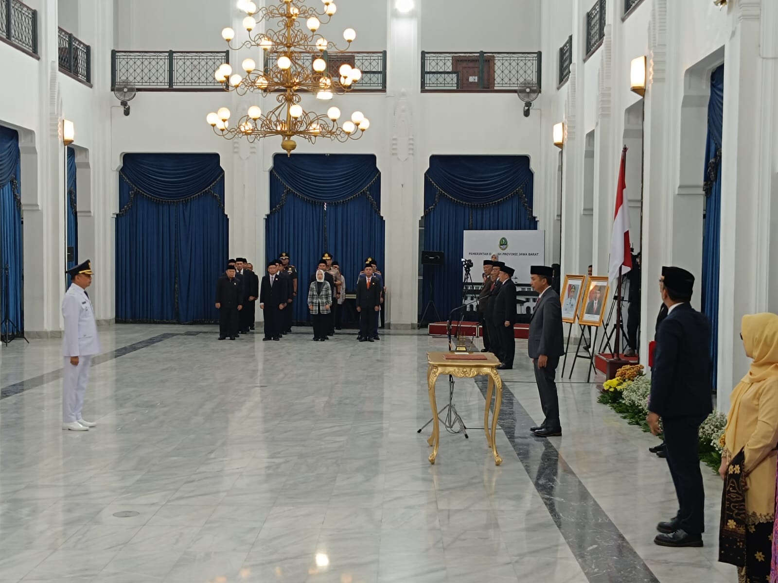 Bey Machmudin Lantik A Koswara Gantikan Bambang Tirtoyuliono Jadi Pj Wali Kota Bandung