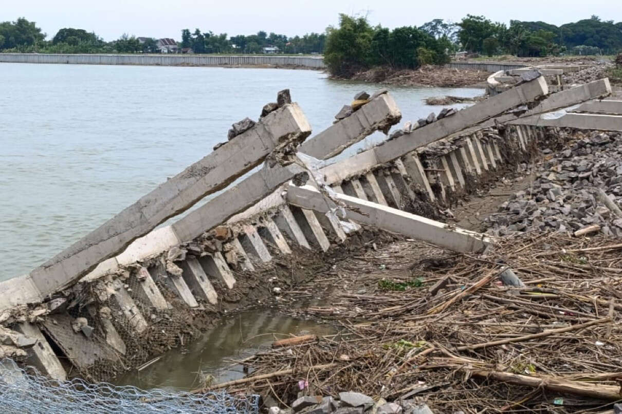 Proyek Tebing Sungai Rp40 Miliar di Bojonegoro Ambrol, Baru 2 Bulan Dibangun