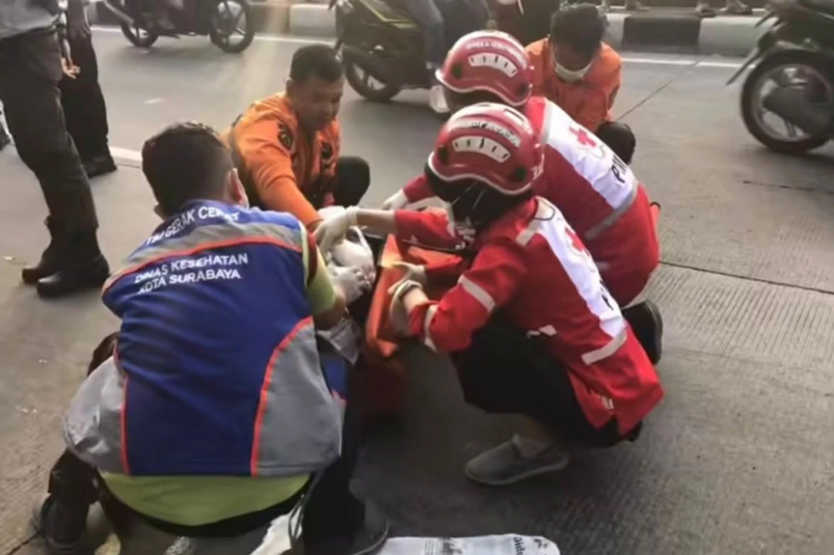 Diduga Ngebut, 2 Pemotor Tewas Kecelekaan Tunggal di Kedung Cowek Surabaya