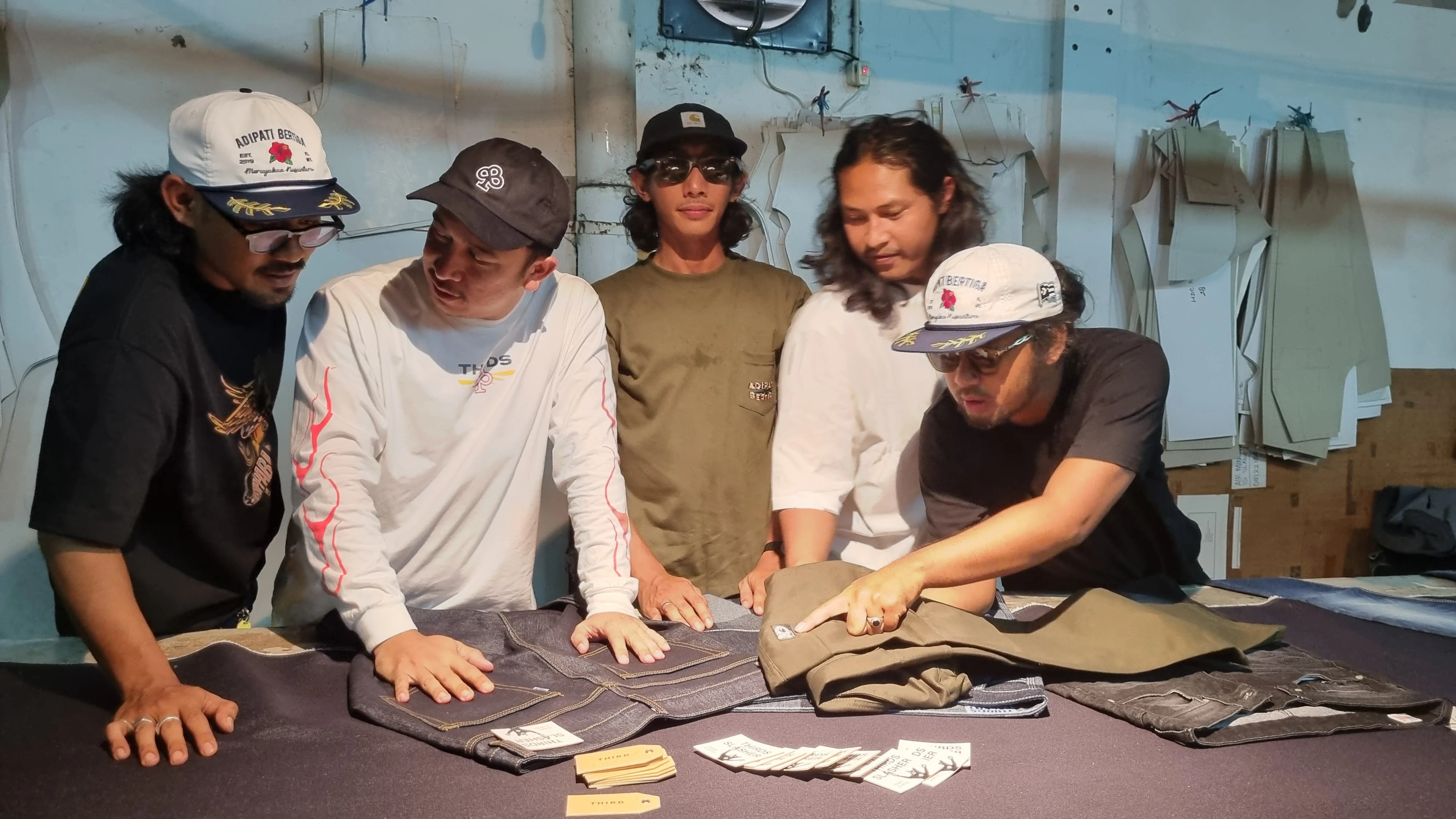 Kolaborasi Antarnegara Malaysia – Indonesia, Thirds x Adipati Bertiga Lahirkan Outfit Motoran Kece