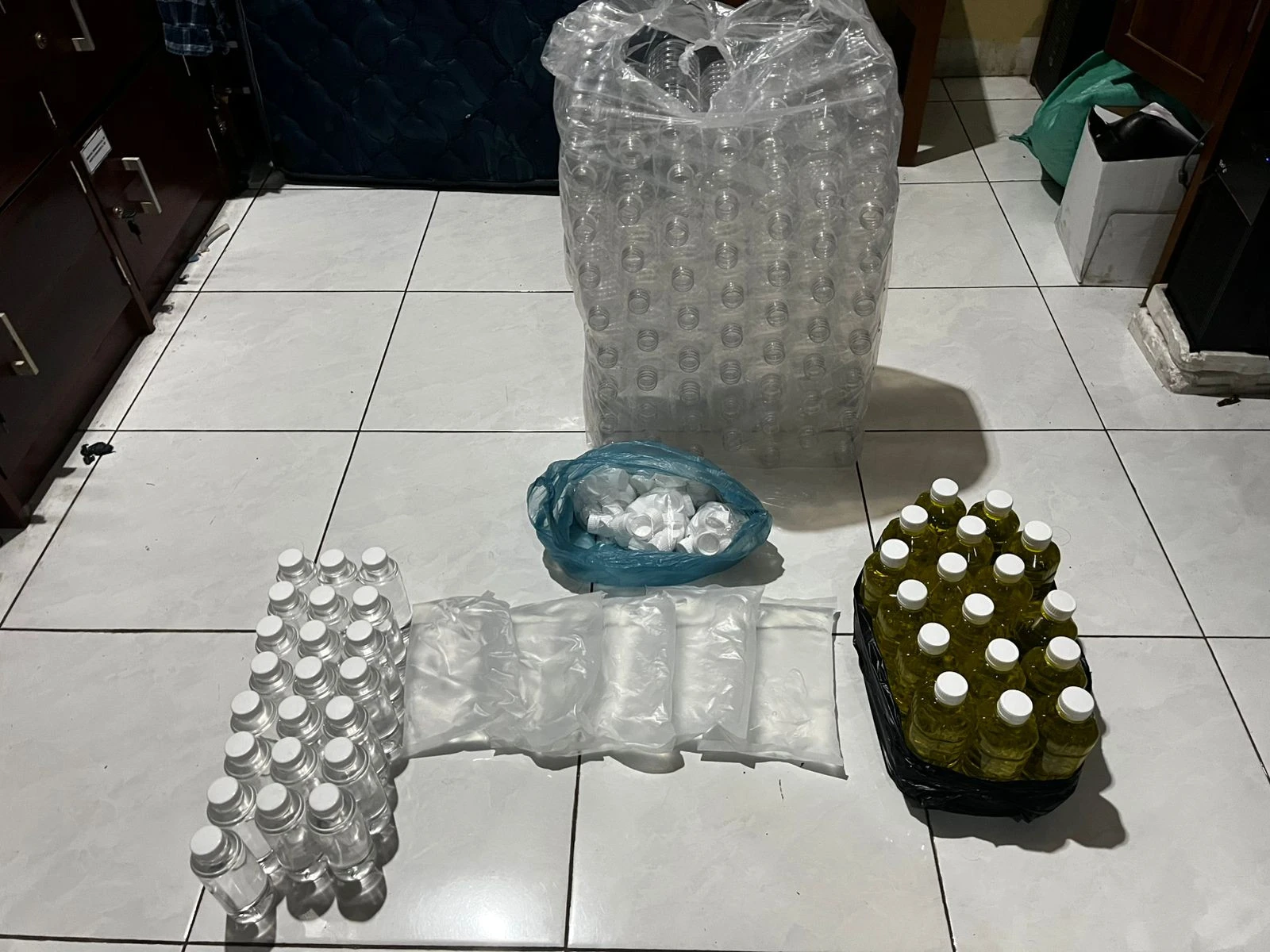 Polisi Bongkar Peredaran Miras Berkedok Tempat Pengepul Rongsokan