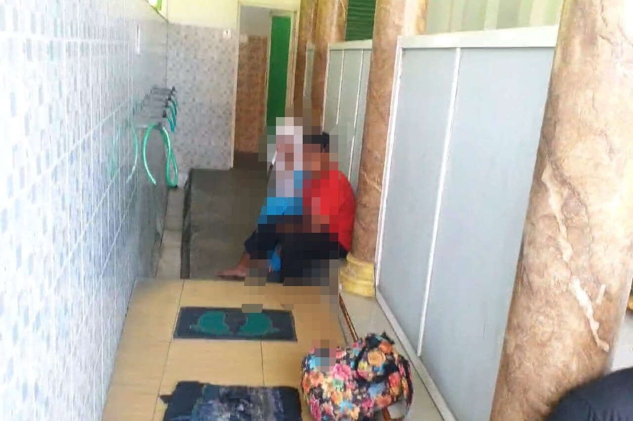 Warga Driyorejo Gresik Gerebek Sepasang Pelajar Mesum di Toilet Musala