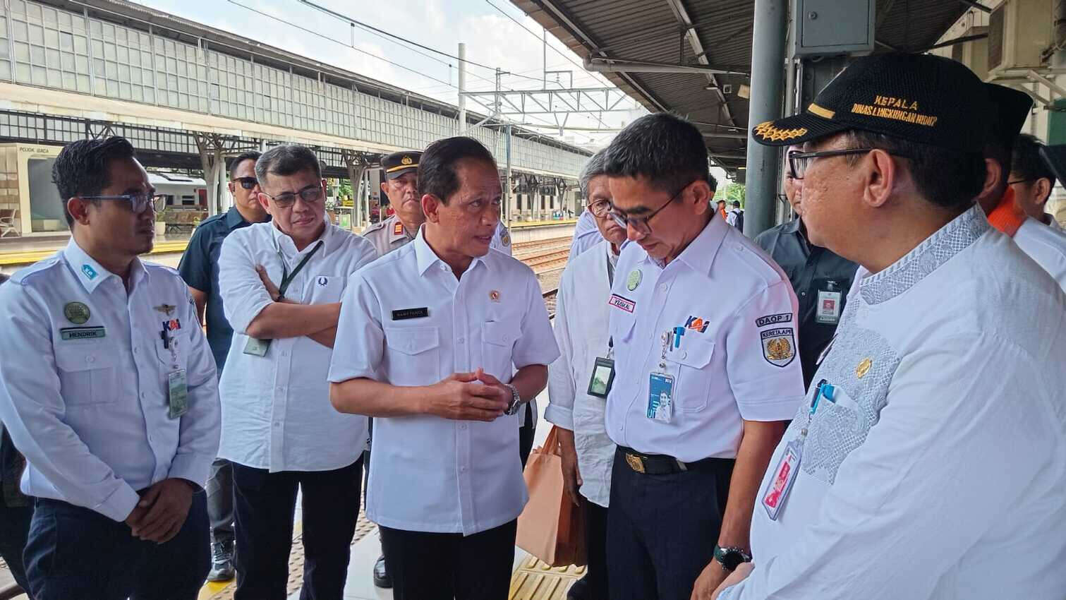 Menteri Lingkungan Hidup Tinjau Pengelolaan Sampah di Stasiun Senen dan Terminal Pulo Gebang