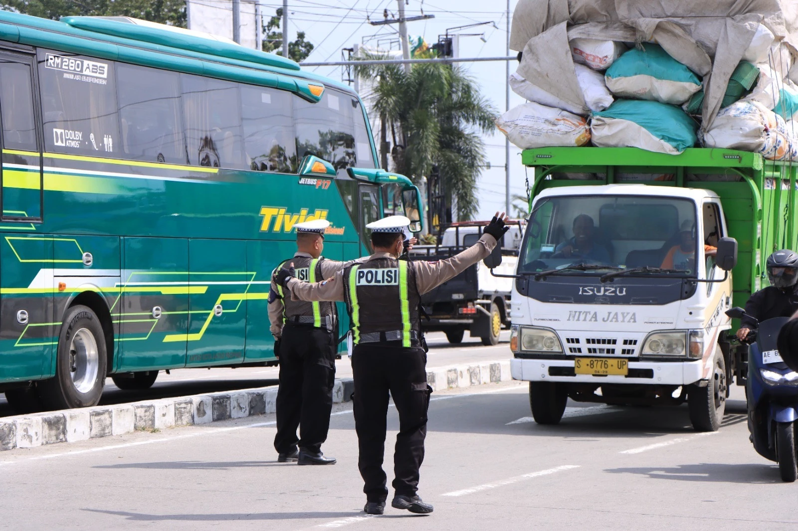 Melebihi Kapasitas, 9 Truk yang Melintas di Madiun Ditilang Polisi