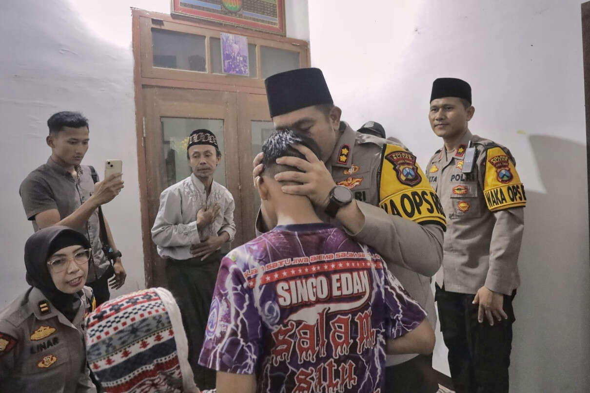 Kapolres Blitar Beri Trauma Healing & Dukungan Moral Keluarga Korban Mutilasi