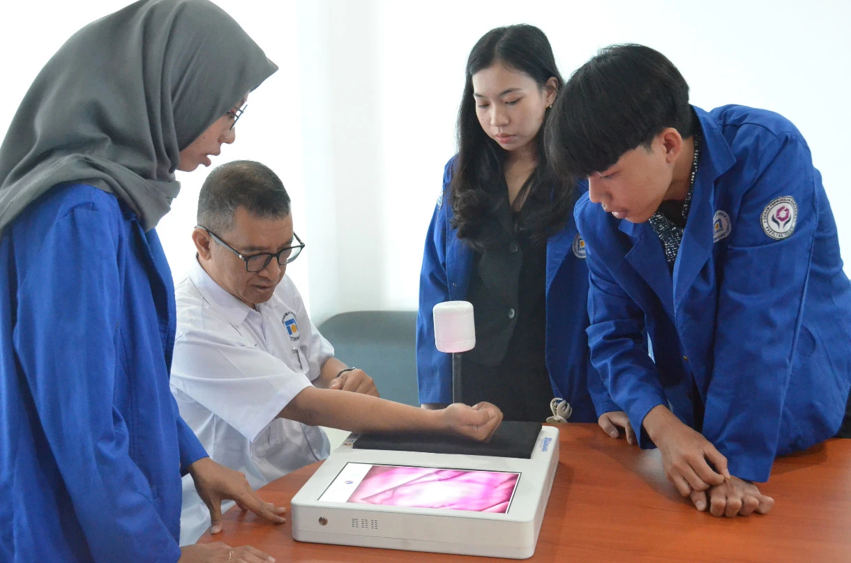 Keren Nih, Mahasiswa Udinus Semarang Hadirkan Solusi Deteksi Pembuluh Vena pada Kulit Gelap