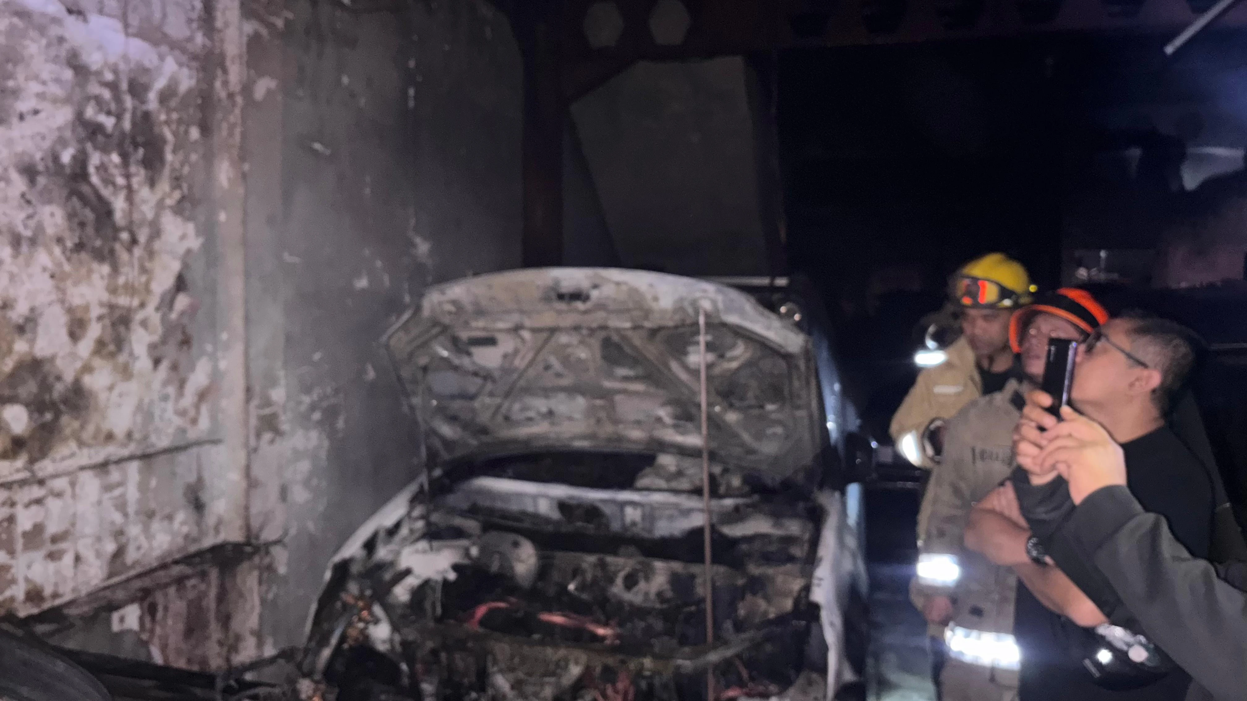 Showroom di Bandung Terbakar, 2 Unit Mobil Hangus