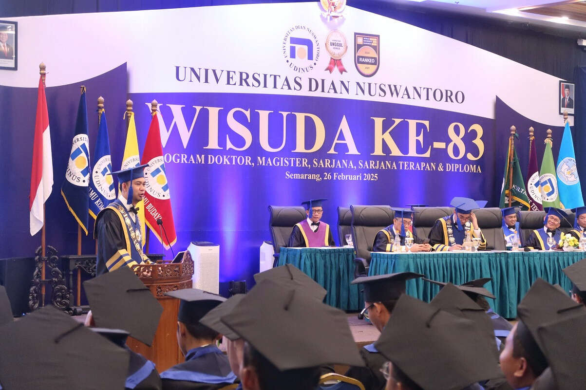 Momen Spesial dalam Wisuda ke-83 Udinus: Dipimpin Perdana oleh Rektor Baru