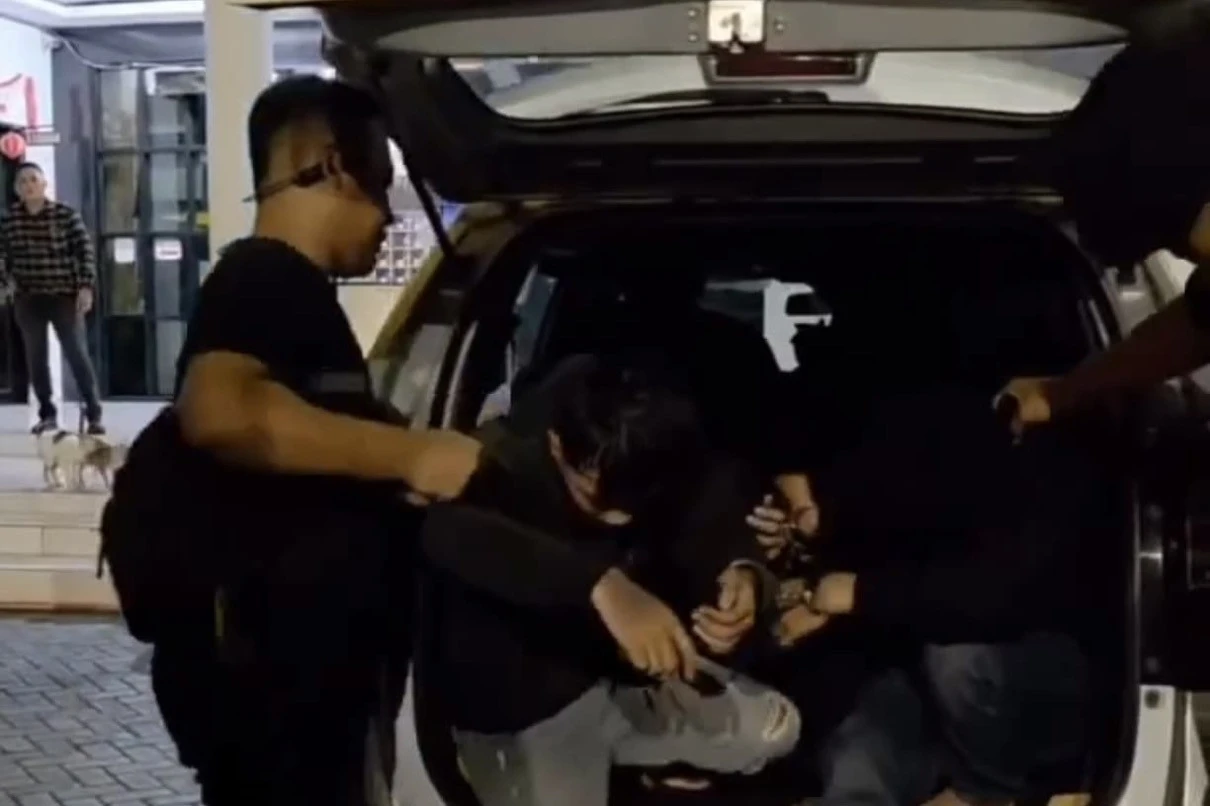Polisi Bekuk 6 Pelaku Copet Saat Pesta Rakyat HUT ke-80 RI di Gedung Negara Grahadi