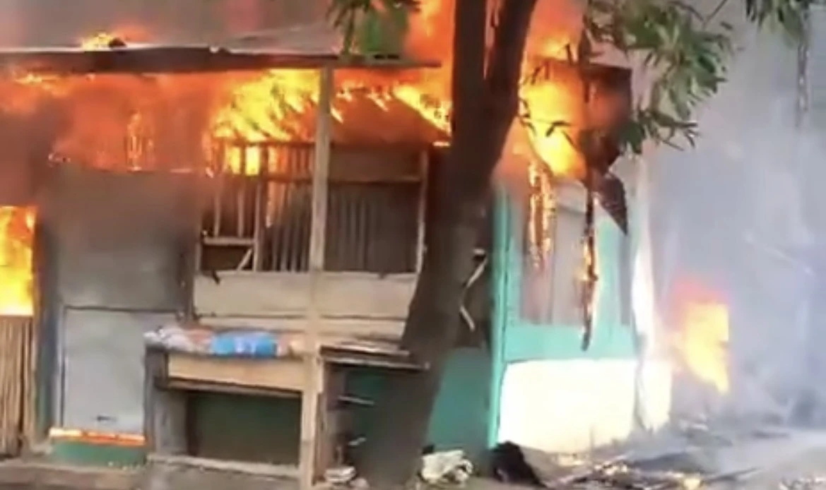 Empat Bangunan Semi Permanen di Depok Hangus Terbakar