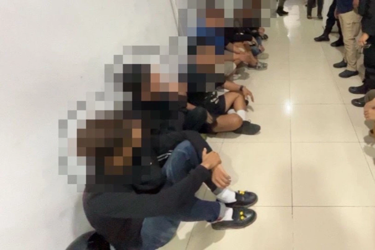 44 Pemuda di Surabaya Ditangkap Satpol PP Saat Pesta Miras & Lakukan Vandalisme