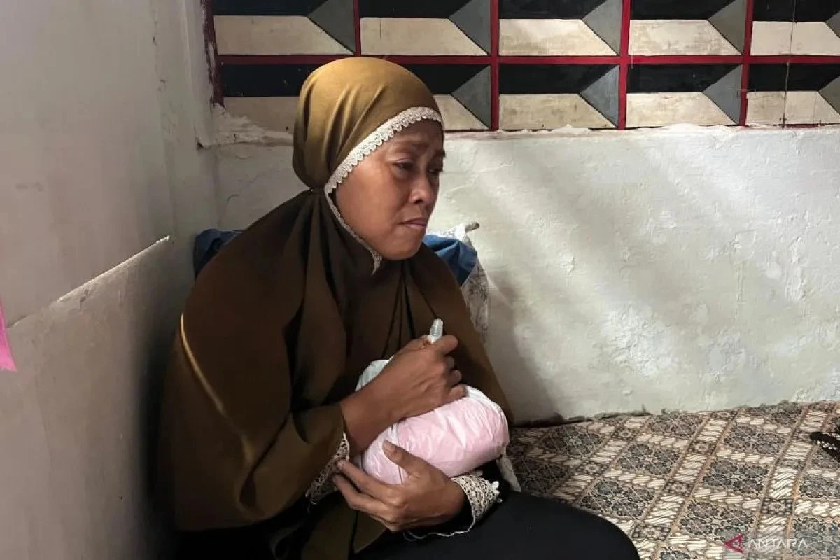Ibu Peluk Kantong Plastik Berisi Kaki Anak Korban Kebakaran Tebet