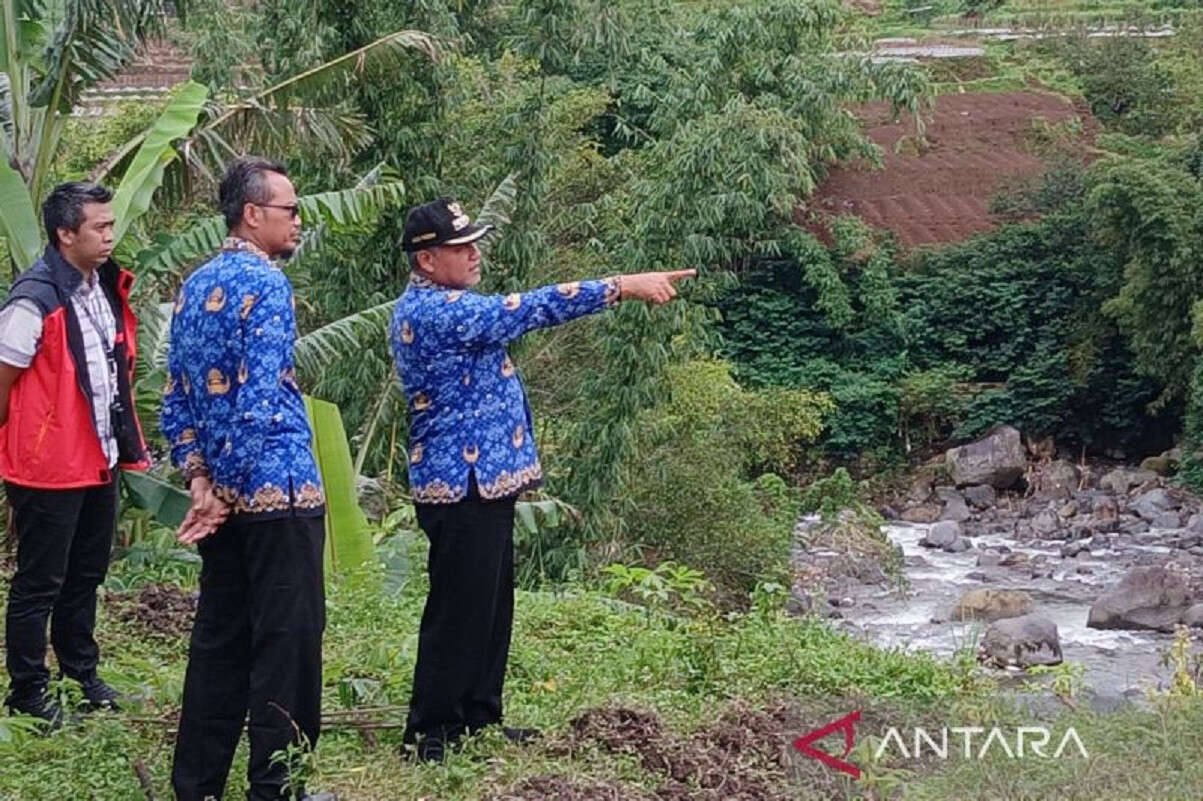 Tebing Longsor di Temanggung Ancam Jalan Nasional, Upaya Penanganan Darurat Dilakukan