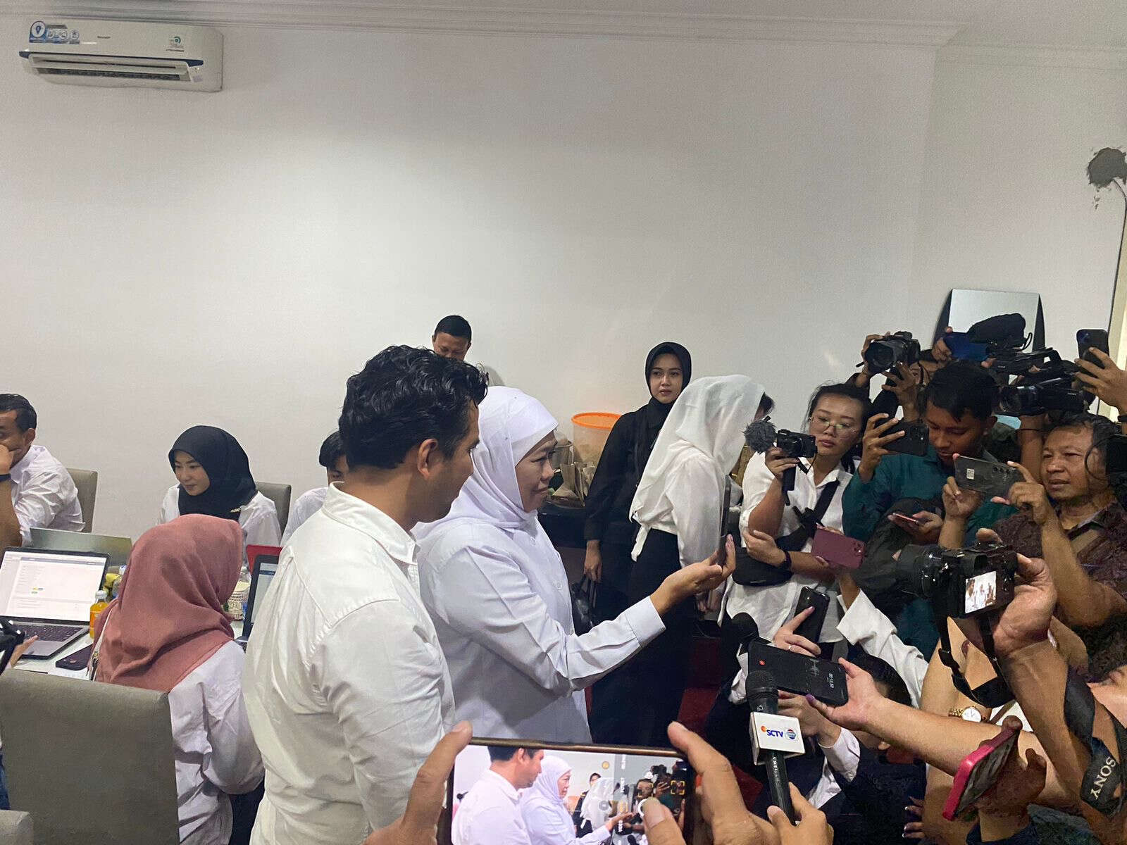 Unggul Quick Count, Khofifah Diberi Ucapan Selamat Jokowi Via Telepon