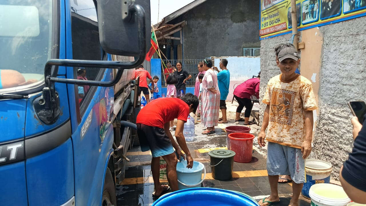 BPBD Sukabumi Distribusikan Bantuan Air Bersih ke Lokasi Kekeringan