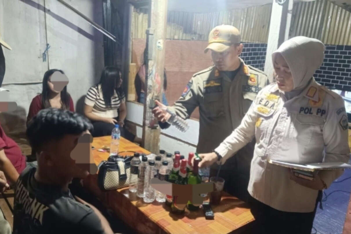 Razia Warkop & Kafe, Satpol PP Gresik Sita Belasan Botol Miras