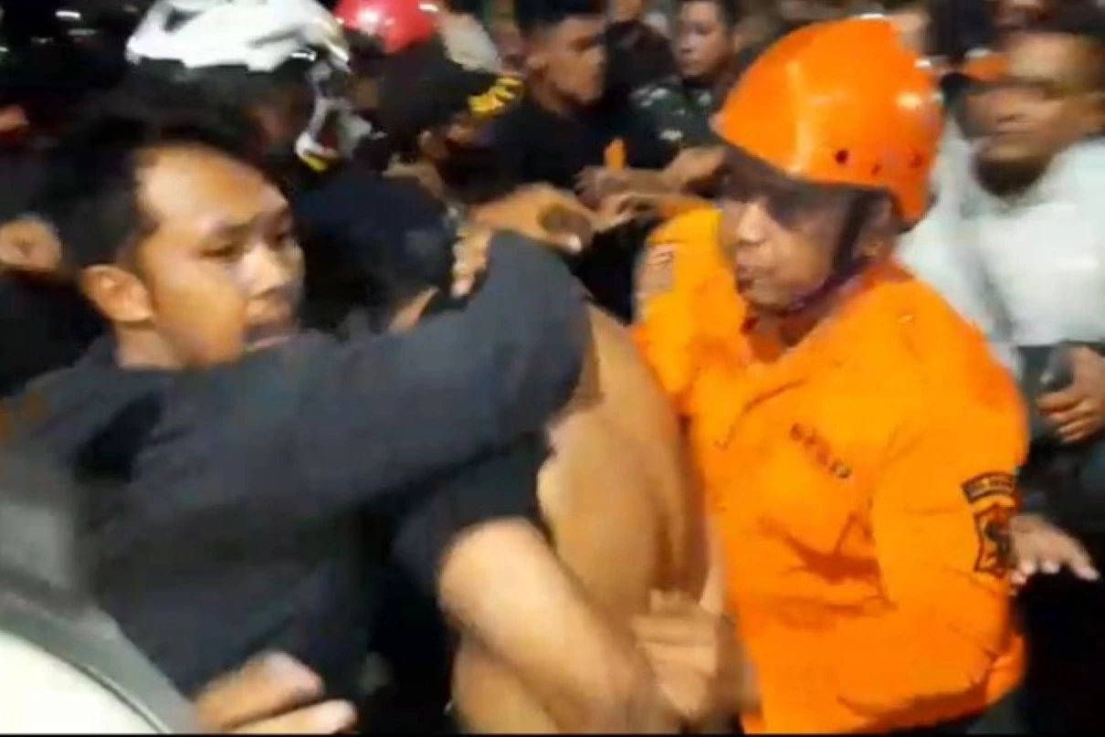 Aksi Curanmor Terjadi di Tengah Kebakaran Pizza Hut Darmo, Pelaku Diamuk Massa