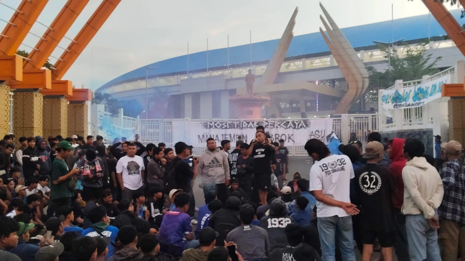 PSIS Semarang Terdegradasi, Suporter Kecewa, Tuntut Reformasi Total Manajemen