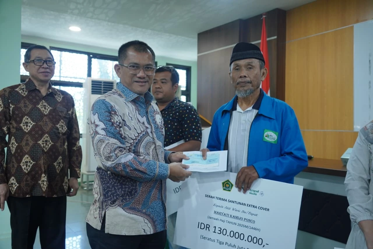 Kemenag Serahkan Santunan Extra Cover Kepada Jemaah Haji yang Meninggal