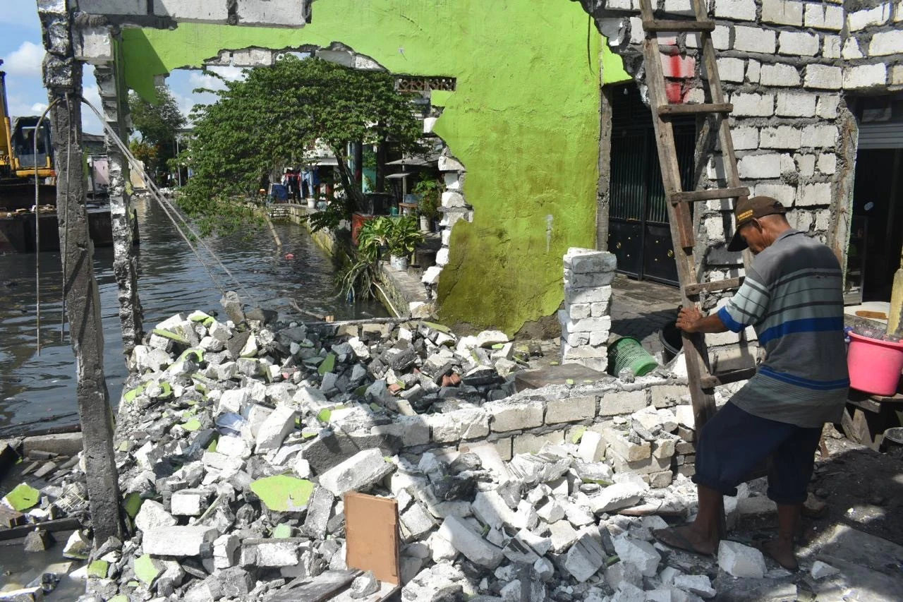 Pembongkaran 125 Bangli di Bantaran Sungai Kalianak Ditargetkan Rampung Mei