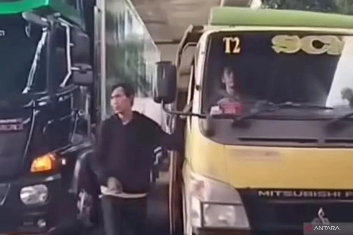 Gegayaan Palak Sopir Truk di Jaktim, Pria Sontoloyo Tak Berkutik Ditangkap Polisi