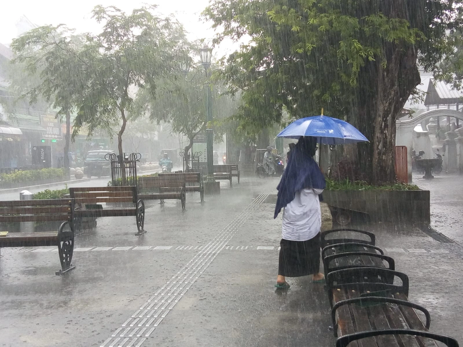 Cuaca Jogja Hari Ini, Jumat 11 April 2025: Siang Hujan Petir