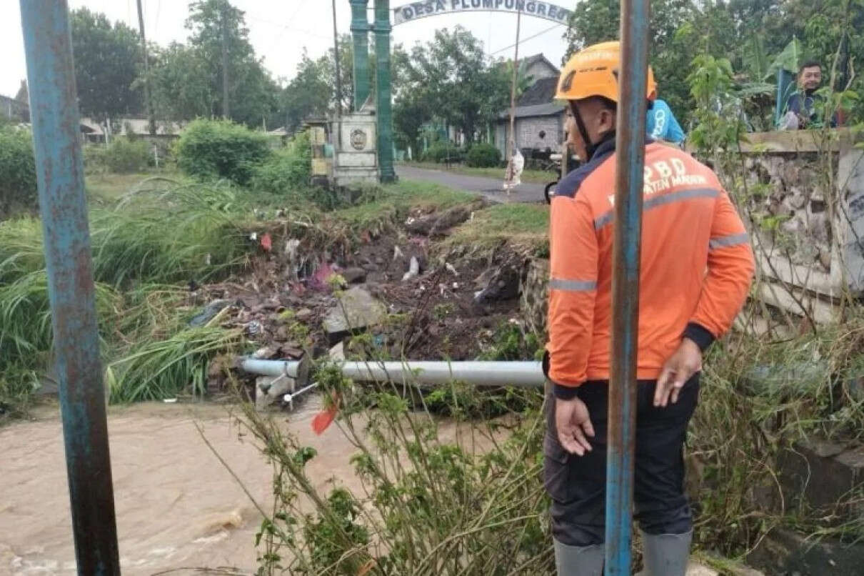 Madiun Dilanda Banjir dan Longsor, 500 Rumah Terendam, Satu Warga Hilang