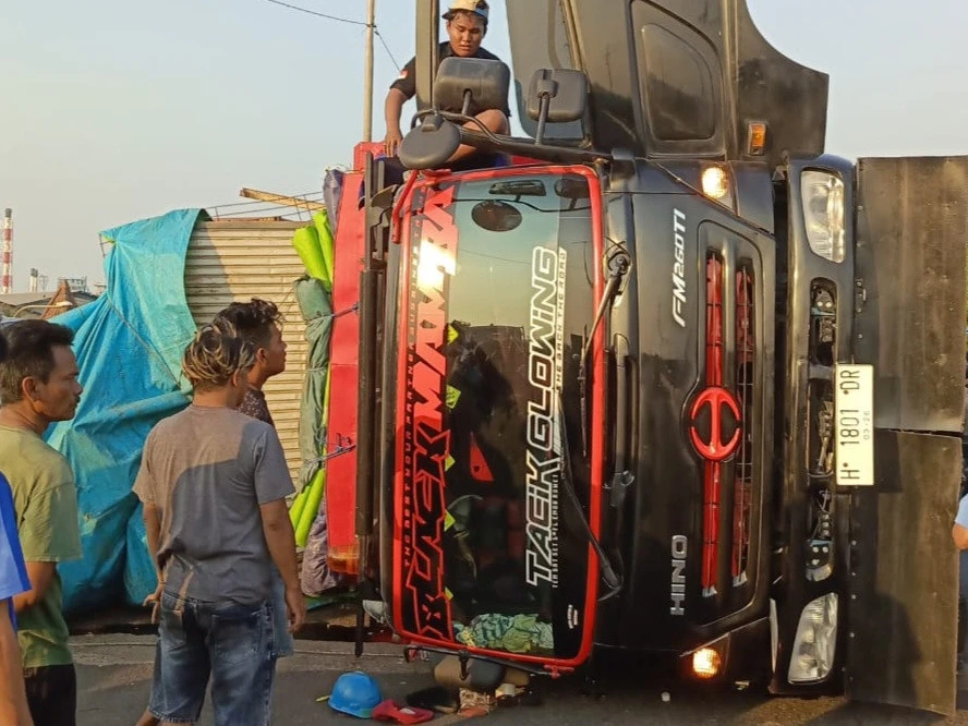 Kronologi Tukang Las Tewas Tertimpa Truk Muatan Rongsokan di Flyover Tanjung Mas Semarang