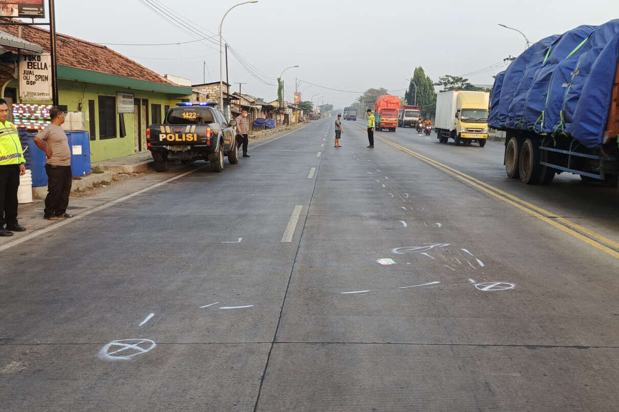 Tak Fokus Saat Bekendara, Pria Asal Surabaya Tewas Tertabrak Truk di Gresik