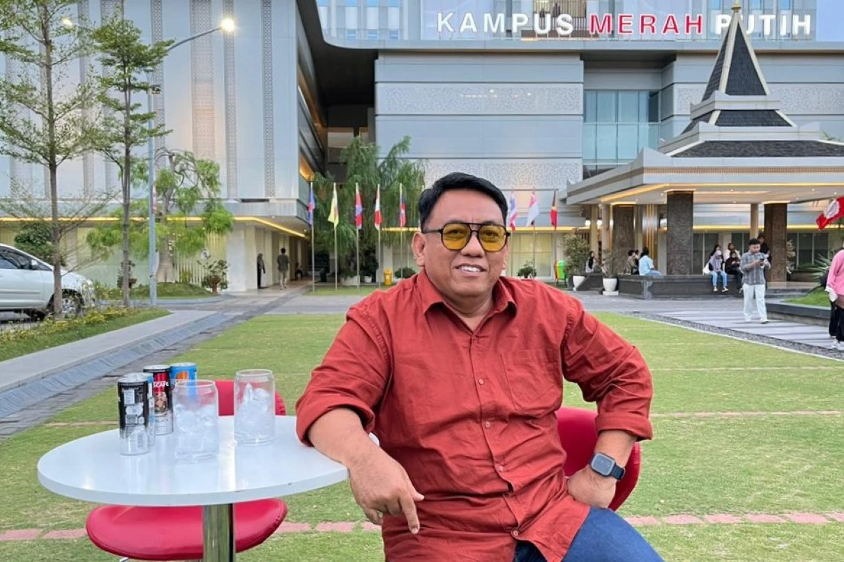 Puncak PKKMB Untag Surabaya 2025: Juicy Luicy Tampil di Expo Bertabur Kreativitas