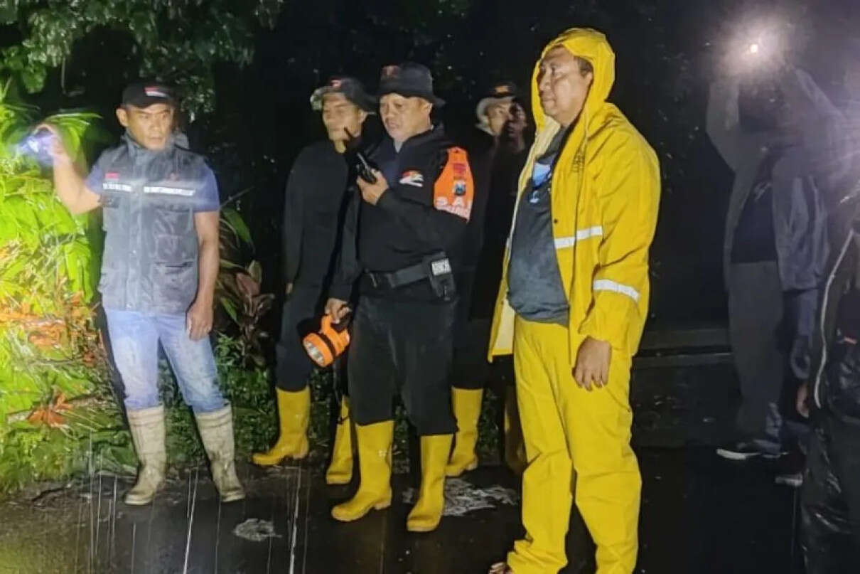 Banjir Sebabkan Jalan Penghubung Anterdesa di Kediri Terputus Setelah Hujan Deras