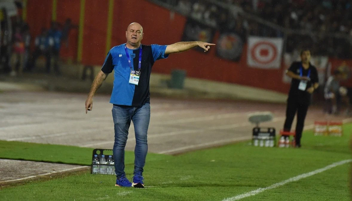 Ini Alasan Bojan Hodak Pilih Negara Thailand Sebagai TC Persib