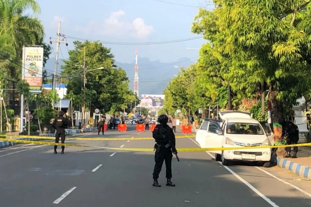 Mencekam! Dua Pria Ancam Ledakkan Polres Pacitan, Densus 88 Bersiaga