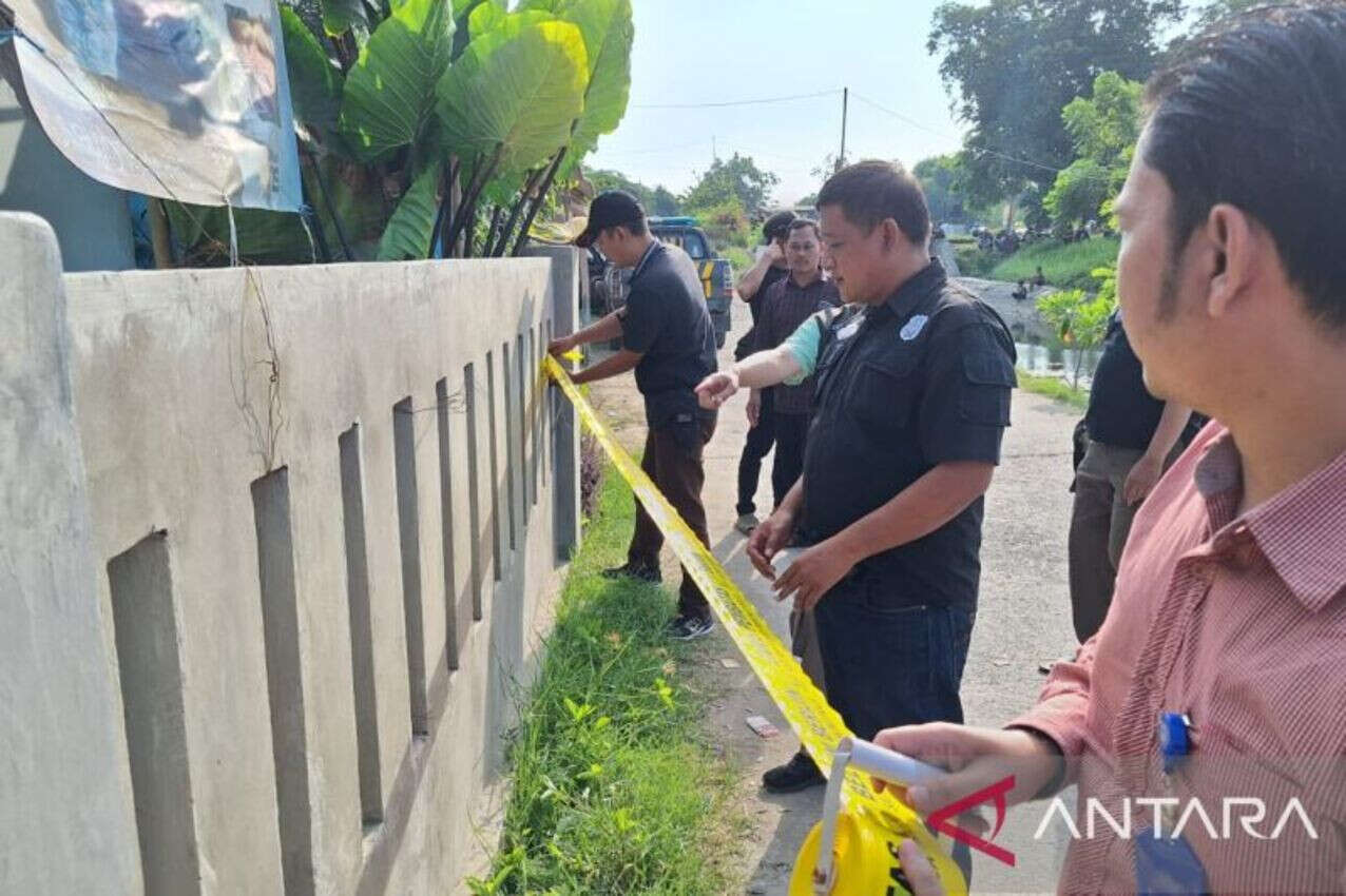 Jadi Tempat Prostitusi, Sejumlah Warung Remang-remang di Karawang Disegel Satpol PP