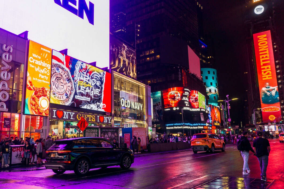 Video Iklan Garuda Futsal League Tampil di Times Square New York