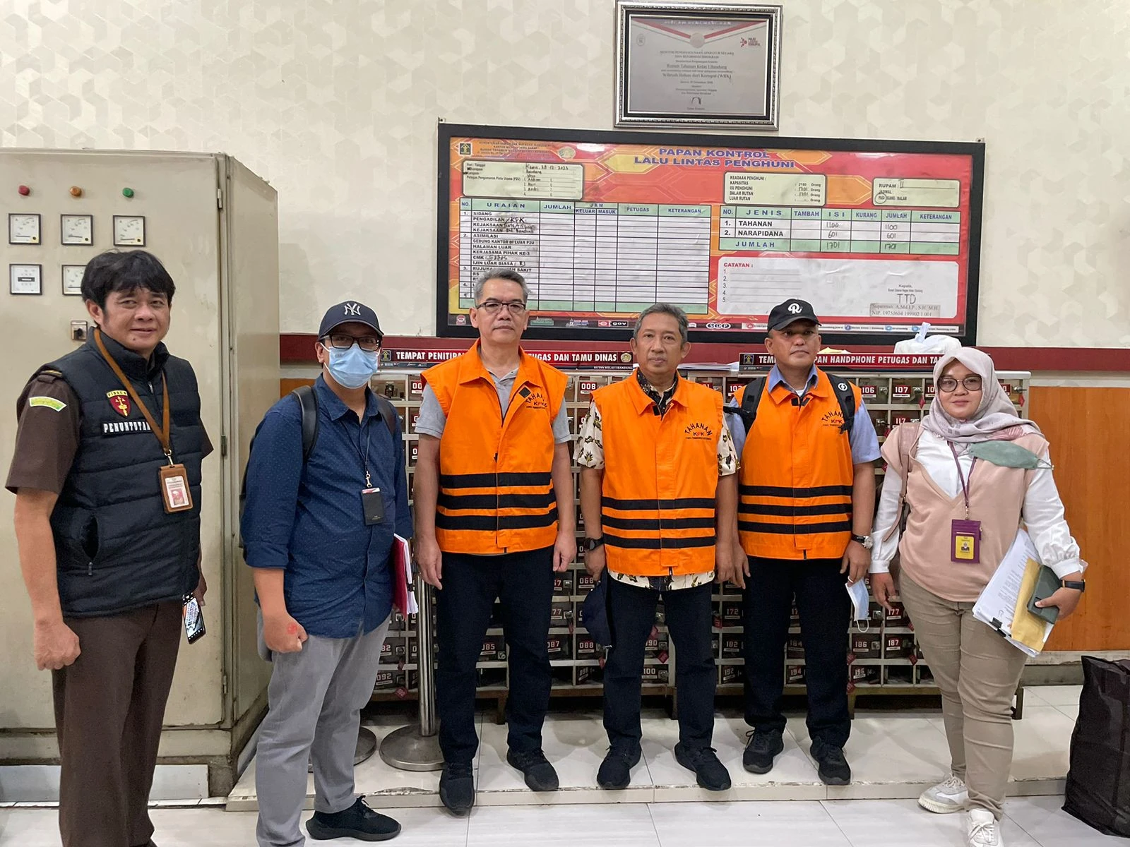 Terlibat Korupsi Bersama Yana Mulyana, Dadang Darmawan dan Kahirur Rijal Resmi Dipecat!
