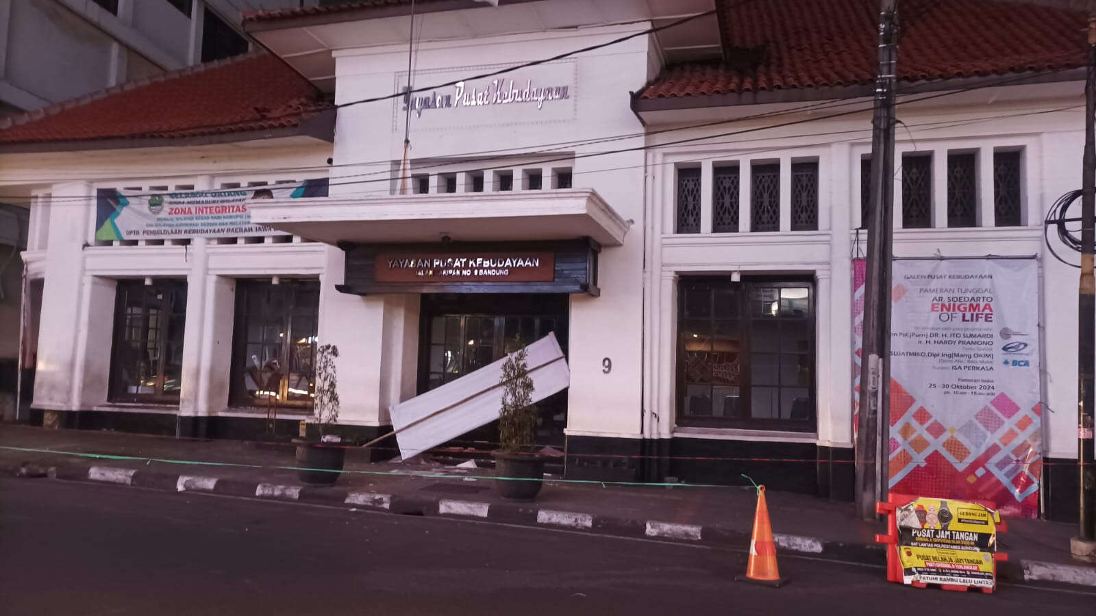 Disparbud Jabar Cari Penyebab Ambruknya Atap Gedung YPK di Bandung