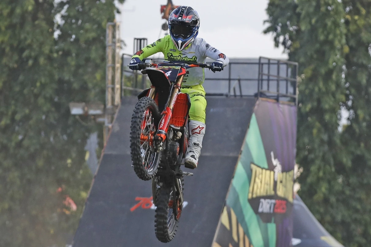Trial Game Dirt 2025 Probolinggo Panas, Zidane Kuasai Hari Pertama