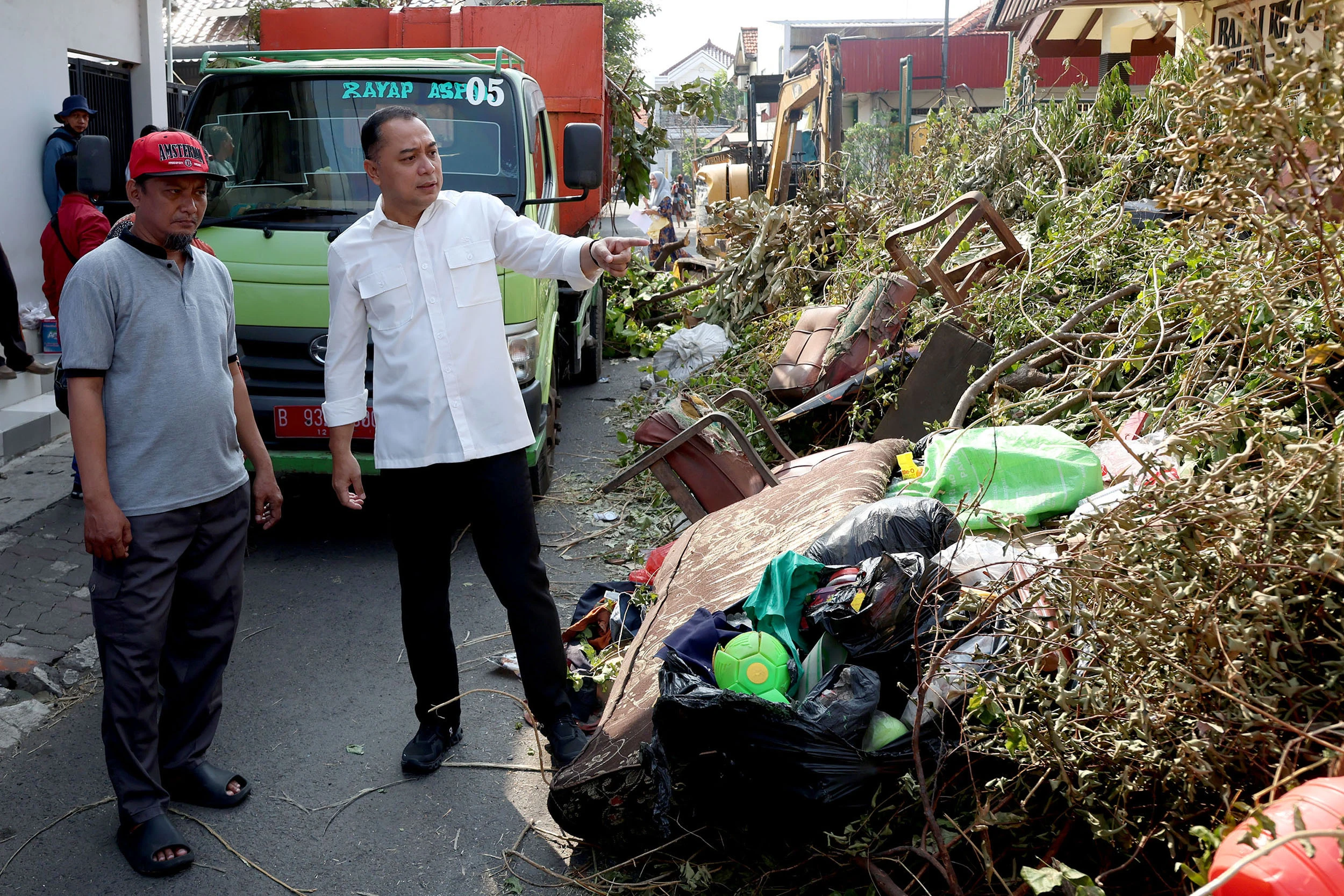 Wali Kota Eri Temukan Sampah Hasil Kerja Bakti di Pinggir Jalan