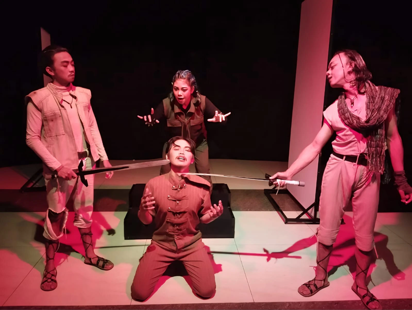 Ironi Panggung Pertunjukan, Refleksi Pentas Dengung Teater Temanggung